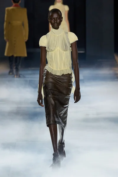 Look 30